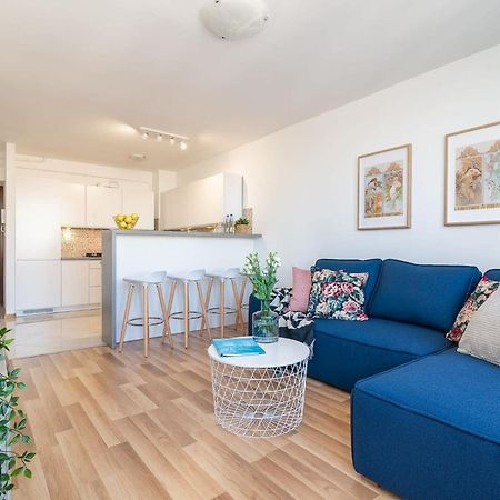 Navy Aesthetic Apartment With Balcony By Noclegi Renters วอร์ซอ ภายนอก รูปภาพ
