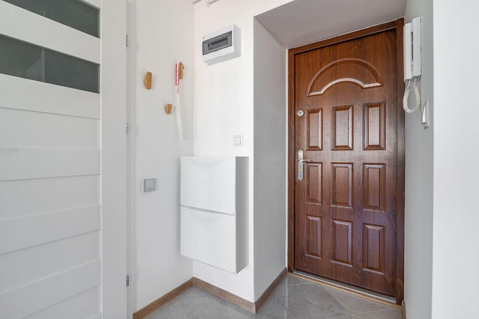 Navy Aesthetic Apartment With Balcony By Noclegi Renters วอร์ซอ ภายนอก รูปภาพ
