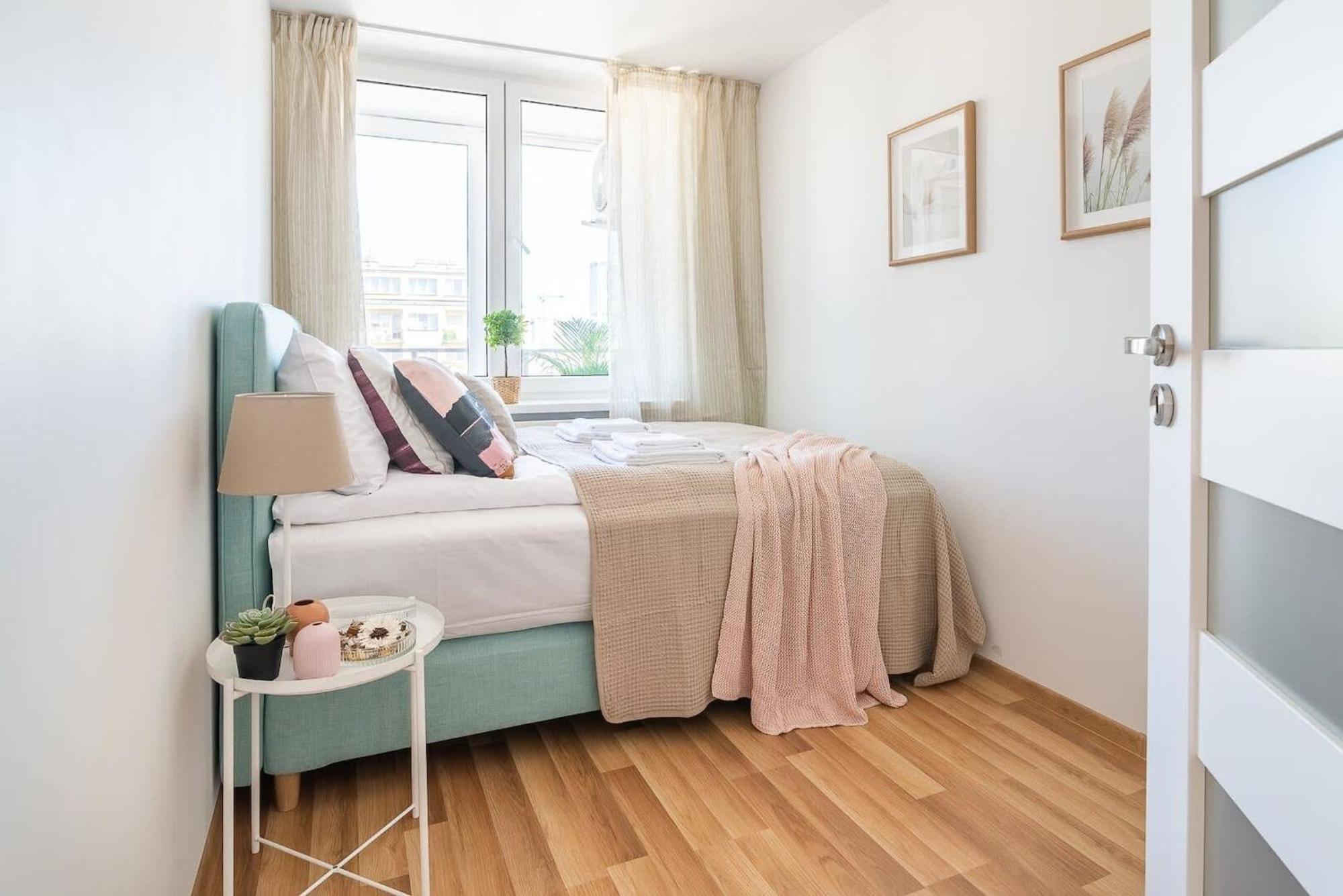 Navy Aesthetic Apartment With Balcony By Noclegi Renters วอร์ซอ ภายนอก รูปภาพ