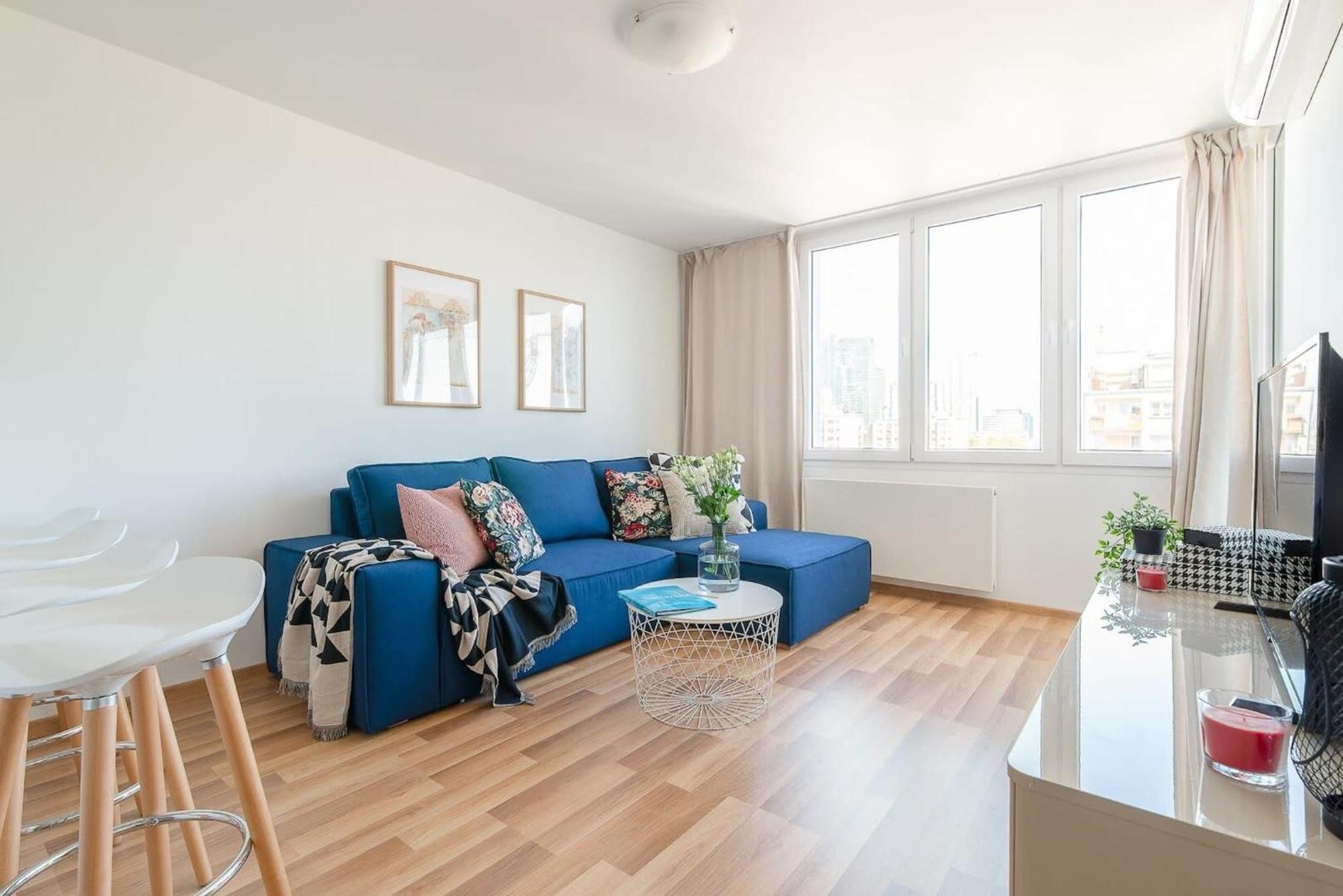 Navy Aesthetic Apartment With Balcony By Noclegi Renters วอร์ซอ ภายนอก รูปภาพ