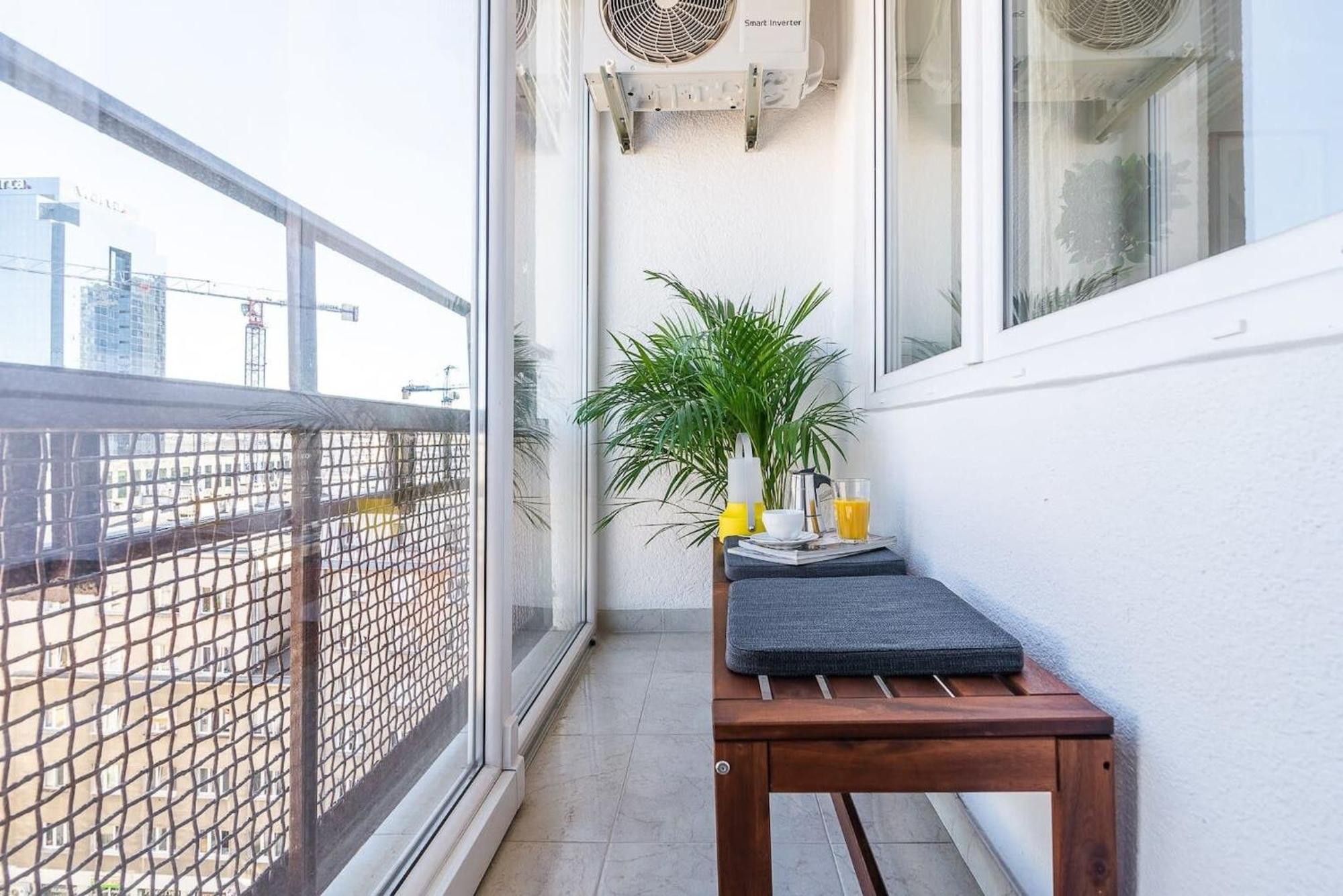 Navy Aesthetic Apartment With Balcony By Noclegi Renters วอร์ซอ ภายนอก รูปภาพ